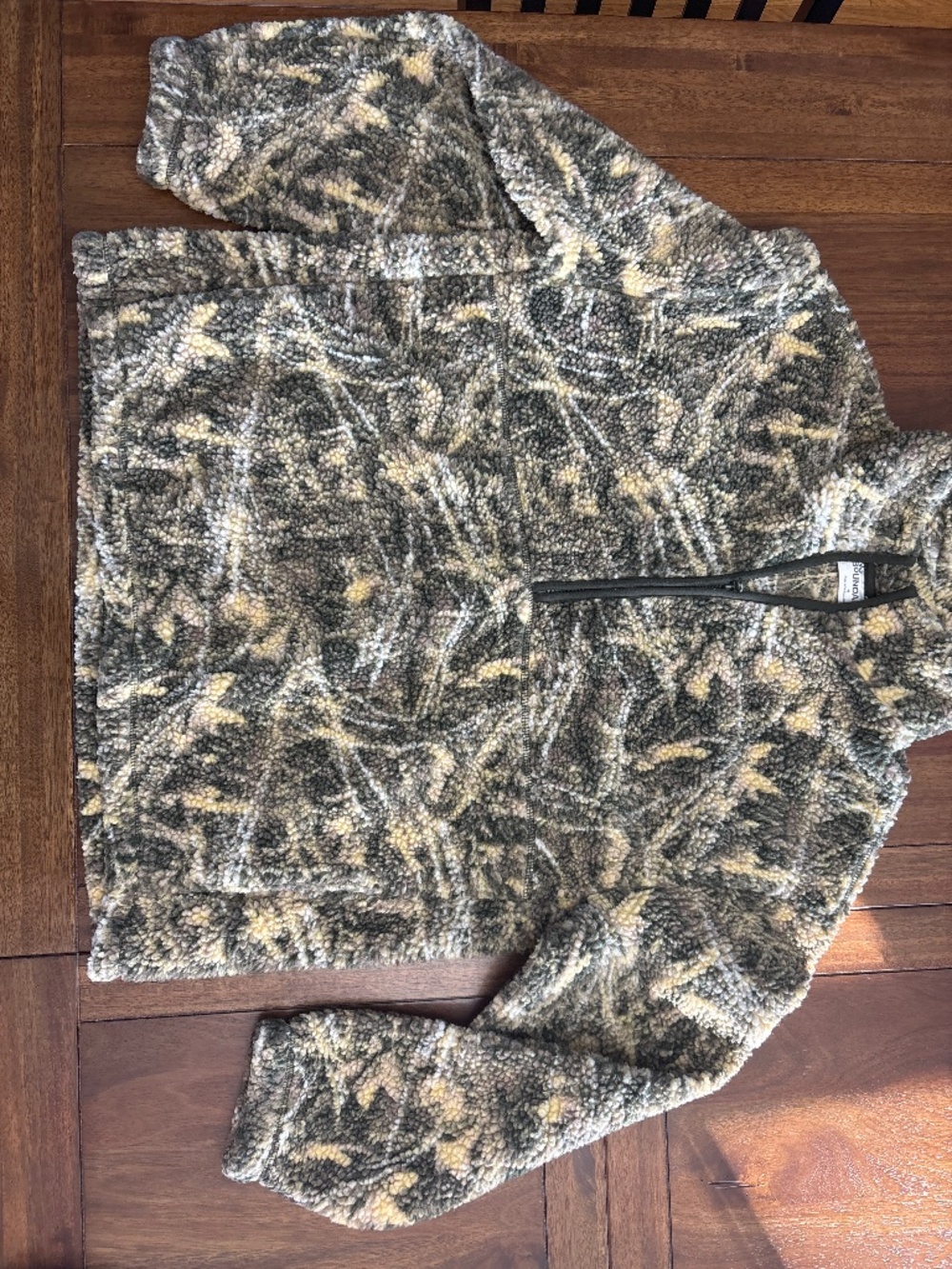 No Boundaries camo fleece pullover unisex medium